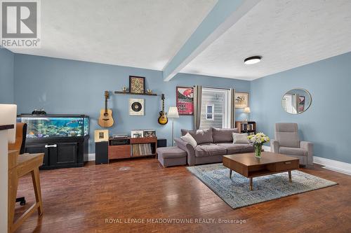 11 Stirton Avenue, Brantford, ON - Indoor Photo Showing Living Room