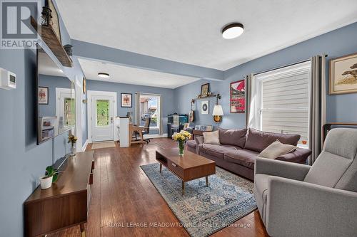11 Stirton Avenue, Brantford, ON - Indoor Photo Showing Living Room