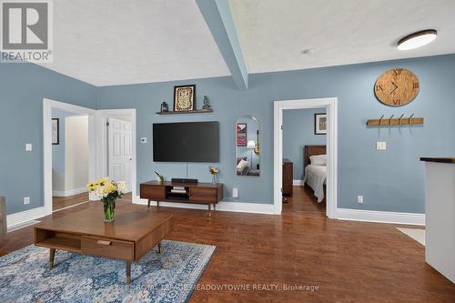 11 Stirton Avenue, Brantford, ON - Indoor Photo Showing Living Room