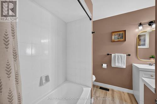 11 Stirton Avenue, Brantford, ON - Indoor Photo Showing Bathroom