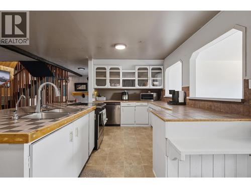 1925 Commodore Crescent, Williams Lake, BC - Indoor Photo Showing Kitchen With Double Sink