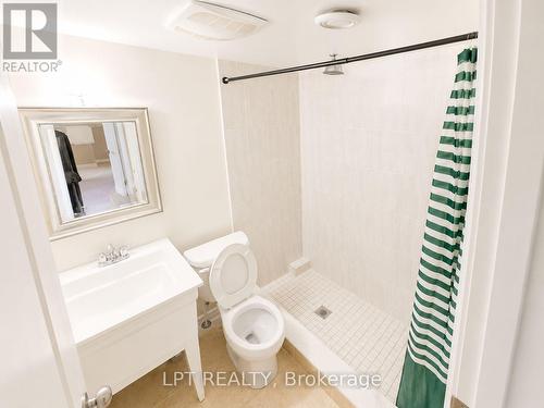 63 - 100 Burrows Hall Boulevard, Toronto, ON - Indoor Photo Showing Bathroom