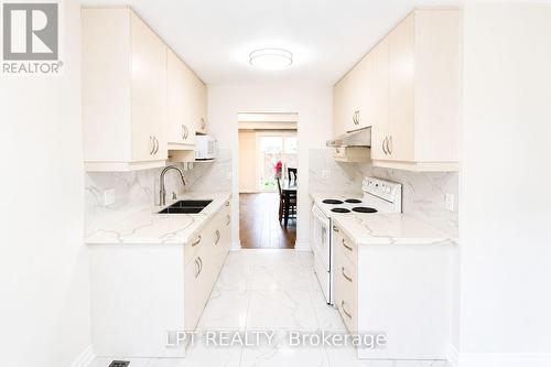 63 - 100 Burrows Hall Boulevard, Toronto, ON - Indoor Photo Showing Kitchen With Double Sink