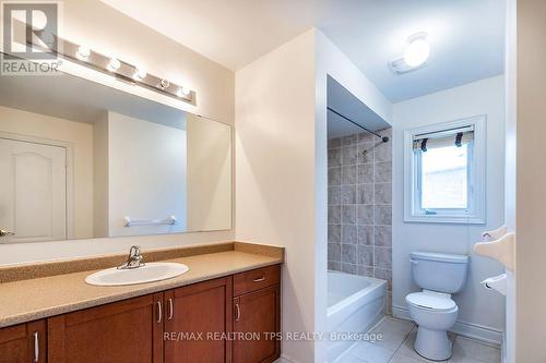 555 Kingsfield Loop, Oshawa, ON - Indoor Photo Showing Bathroom