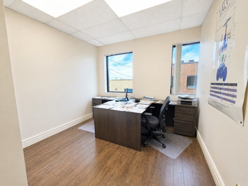 Bureau - 214A-1605 Desserte Nord Laval (A-440) O., Laval (Chomedey), QC - Indoor Photo Showing Office