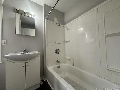 146 Dominion St, Moncton, NB - Indoor Photo Showing Bathroom