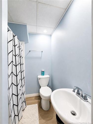 102 St George, Bathurst, NB - Indoor Photo Showing Bathroom