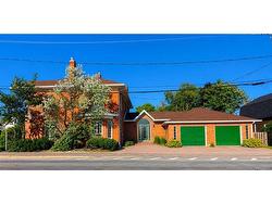 102 St. George  Bathurst, NB E2A 1B5
