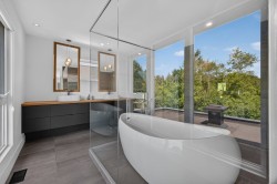 Salle de bains attenante à la CCP - 
