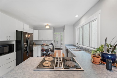 5025 Genoa Bay Rd, Duncan, BC 