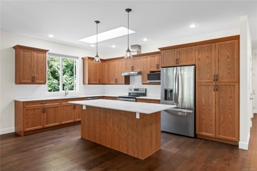 480 Oakdowne Rd, Qualicum Beach, BC 