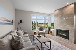 #202-2520 Hackett Cres Central Saanich, BC V8M 0C5