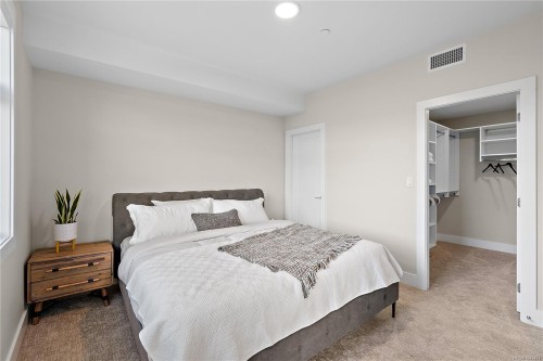 #202-2520 Hackett Cres, Central Saanich, BC - Indoor Photo Showing Bedroom