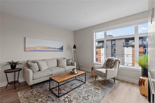 #202-2520 Hackett Cres, Central Saanich, BC - Indoor Photo Showing Living Room