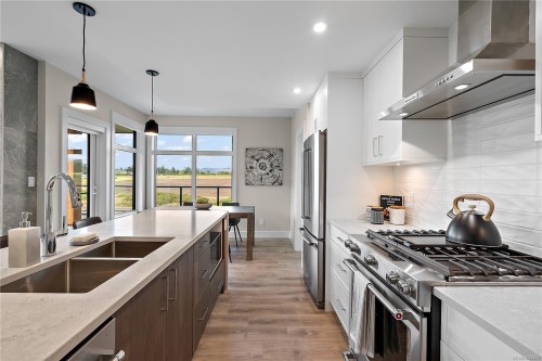 #202-2520 Hackett Cres, Central Saanich, BC - Indoor Photo Showing Kitchen With Double Sink With Upgraded Kitchen