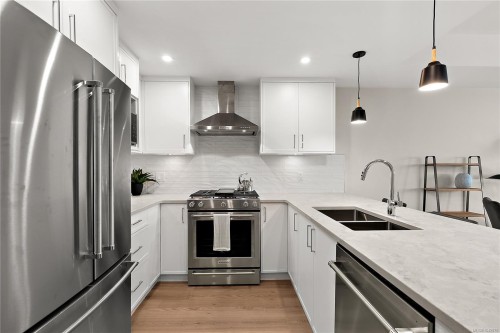 #403-2520 Hackett Cres, Central Saanich, BC - Indoor Photo Showing Kitchen With Double Sink With Upgraded Kitchen
