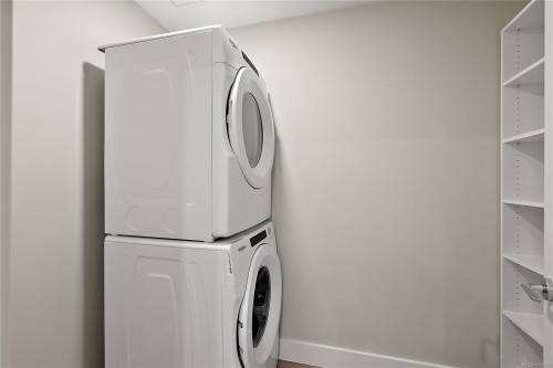 #403-2520 Hackett Cres, Central Saanich, BC - Indoor Photo Showing Laundry Room