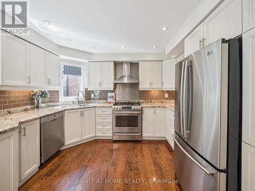 100 Carlyle Crescent, Aurora, ON - Indoor Photo Showing Kitchen With Stainless Steel Kitchen With Double Sink With Upgraded Kitchen
