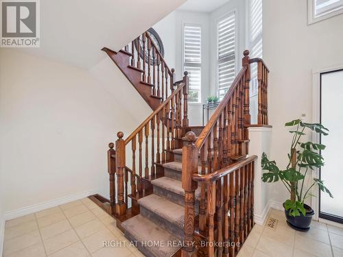 100 Carlyle Crescent, Aurora, ON - Indoor Photo Showing Other Room