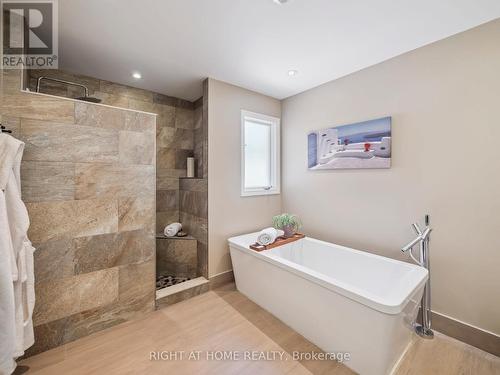 100 Carlyle Crescent, Aurora, ON - Indoor Photo Showing Bathroom