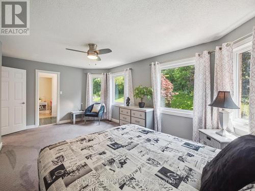100 Carlyle Crescent, Aurora, ON - Indoor Photo Showing Bedroom