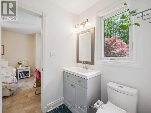 100 Carlyle Crescent, Aurora, ON - Indoor Photo Showing Bathroom