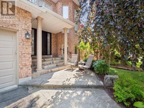 100 Carlyle Crescent, Aurora, ON - Outdoor