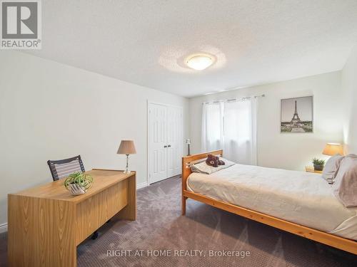 100 Carlyle Crescent, Aurora, ON - Indoor Photo Showing Bedroom