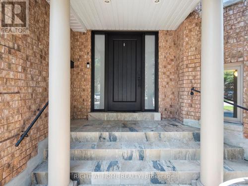 100 Carlyle Crescent, Aurora, ON - Outdoor