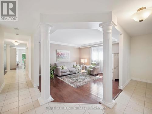 100 Carlyle Crescent, Aurora, ON - Indoor Photo Showing Other Room