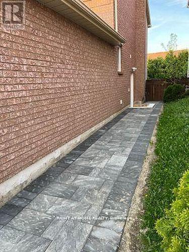 LOWER L - 115 BONNY MEADOWS DRIVE , Aurora, Ontario L4G 6N1 2