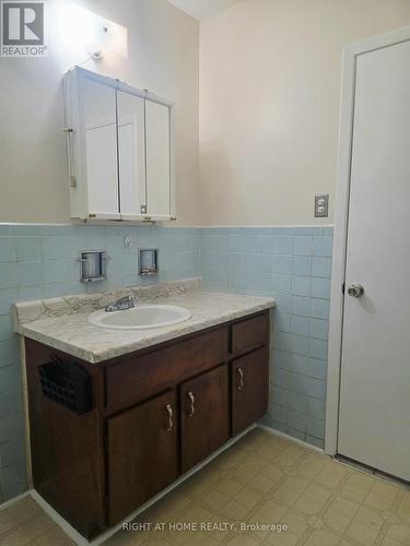 3556 Monica Drive, Mississauga, ON - Indoor Photo Showing Bathroom