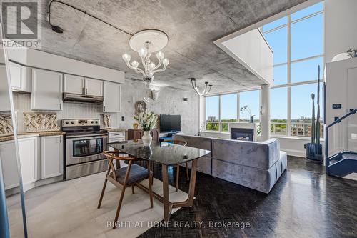 612 - 250 Manitoba Street, Toronto, ON - Indoor Photo Showing Kitchen