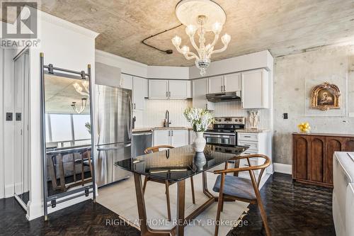 612 - 250 Manitoba Street, Toronto, ON - Indoor Photo Showing Kitchen