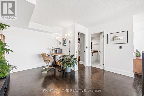 612 - 250 Manitoba Street, Toronto, ON - Indoor