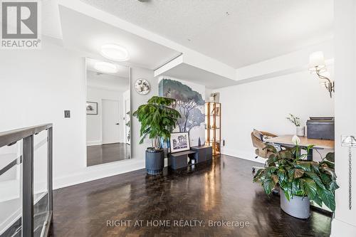 612 - 250 Manitoba Street, Toronto, ON - Indoor Photo Showing Other Room