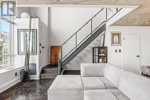 612 - 250 Manitoba Street, Toronto, ON - Indoor Photo Showing Other Room