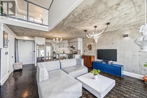 612 - 250 Manitoba Street, Toronto, ON - Indoor Photo Showing Living Room