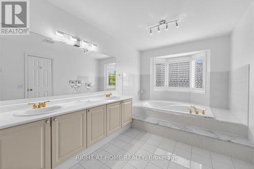 2nd Floor Primary Bedroom 4 Piece Ensuite - 4145 Bonavista Crescent, Burlington, ON - Indoor Photo Showing Bathroom