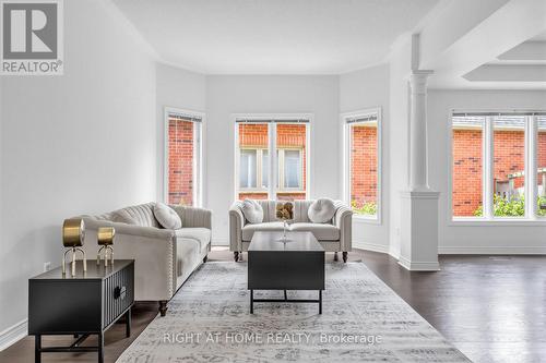 Sitting Room - 4145 Bonavista Crescent, Burlington, ON - Indoor Photo Showing Living Room