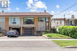 7 DAYSTROM DRIVE Toronto, ON M9M 2A8
