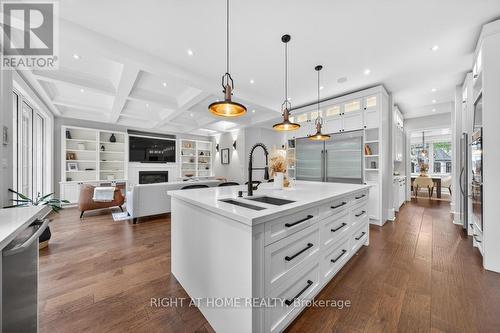 64 Ravina Crescent, Hamilton, ON - Indoor Photo Showing Kitchen With Upgraded Kitchen