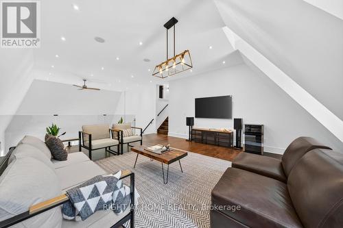 64 Ravina Crescent, Hamilton, ON - Indoor Photo Showing Living Room