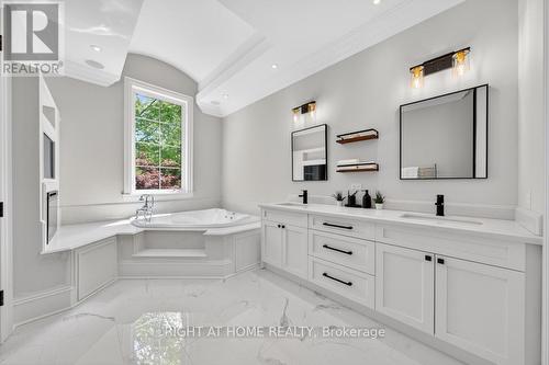 64 Ravina Crescent, Hamilton, ON - Indoor Photo Showing Bathroom
