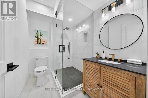 64 Ravina Crescent, Hamilton, ON - Indoor Photo Showing Bathroom