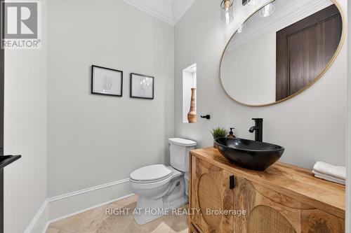 64 Ravina Crescent, Hamilton, ON - Indoor Photo Showing Bathroom