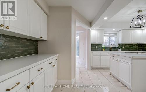 560 Chagall Court, Mississauga, ON - Indoor Photo Showing Kitchen