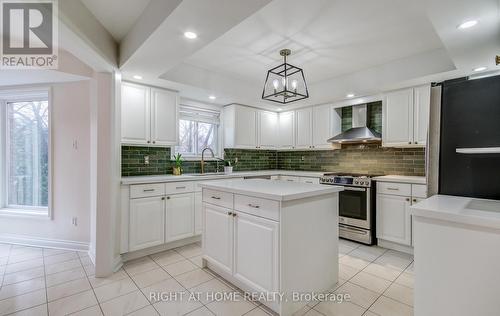 560 Chagall Court, Mississauga, ON - Indoor Photo Showing Kitchen