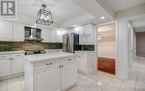 560 Chagall Court, Mississauga, ON - Indoor Photo Showing Kitchen