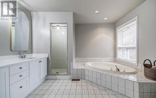 560 Chagall Court, Mississauga, ON - Indoor Photo Showing Bathroom